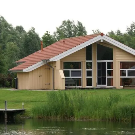Holiday home 4 Personen Mit Privatem Bootsteg, Direkter Seelage, Kanu Und Sauna In *