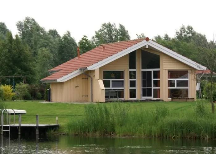 Hébergement de vacances 4 Personen Mit Privatem Bootsteg, Direkter Seelage, Kanu Und Sauna In *