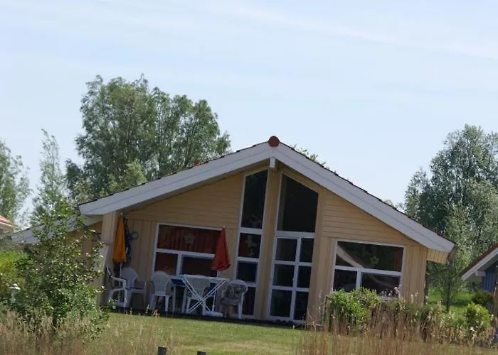 4 Personen Mit Privatem Bootsteg, Direkter Seelage, Kanu Und Sauna In Hébergement de vacances *
